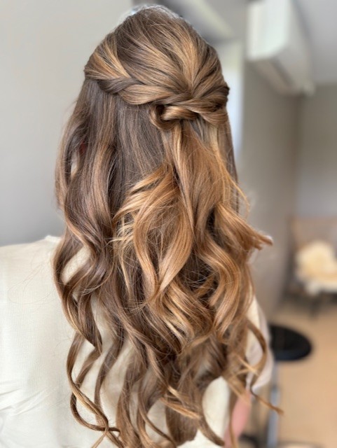 Buidkaspel half ingevlochten staart